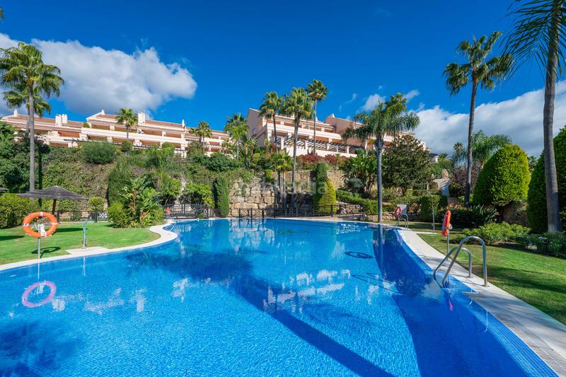 Foto ed61be43-c74a-458e-9815-c7dfcbc77d85. Piccolo appartamento con parcheggio piscina in Los Naranjos Marbella