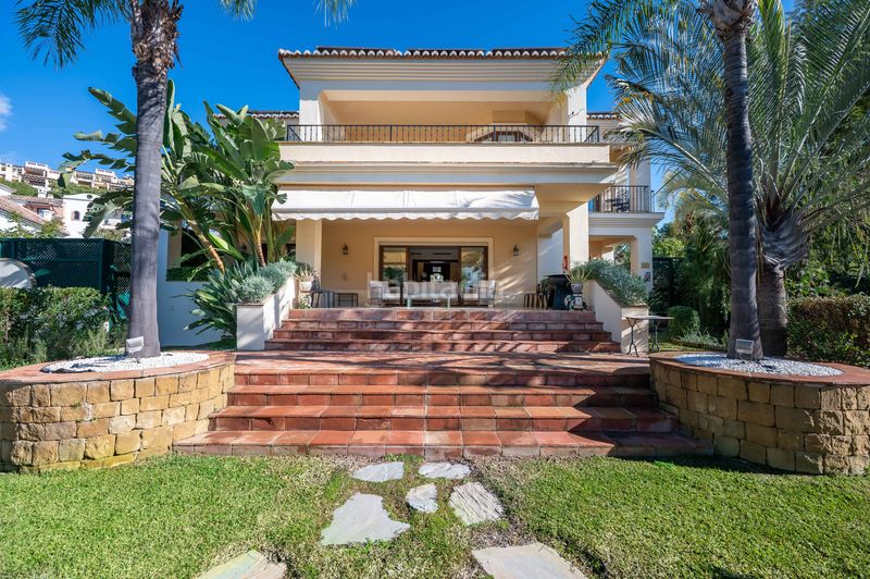 Foto 09eb3b5a-f543-43d4-b5bd-872d169205d1. Casa amb aparcament piscina a los arqueros - puerto del almendro Benahavís