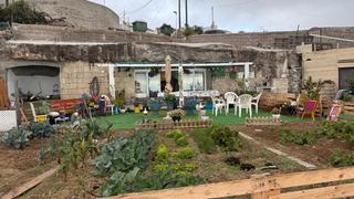 Terreny residencial  Calle la vista. ?? finca urbana con cuevas habitables, vistas al mar y tranquili