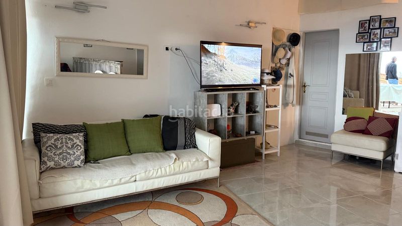 Foto 392ad27c-3a87-40b3-8f4f-f13a7d8e6a1c. Terreno residencial ?? finca urbana con cuevas habitables, vistas al mar y tranquilidad única – 1.057 m² en Fasnia