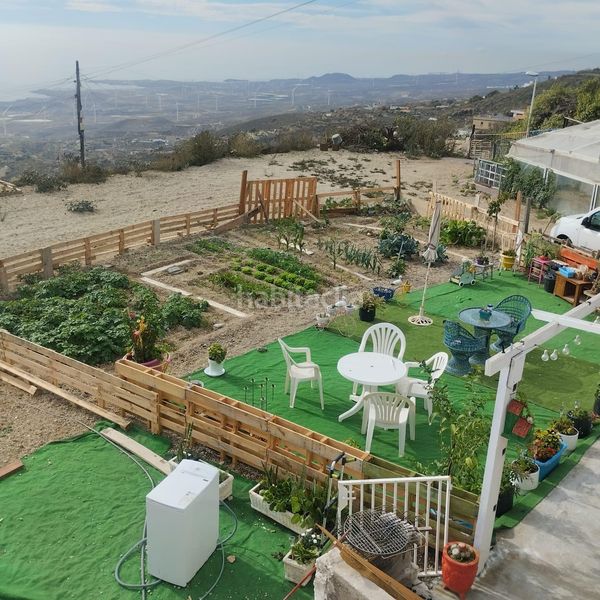 Foto bc674289-4f07-4241-a35b-941e68b67293. Terreno residencial ?? finca urbana con cuevas habitables, vistas al mar y tranquilidad única – 1.057 m² en Fasnia