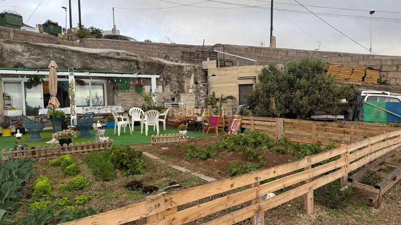 Foto de6c97ae-7747-4d35-b893-6bc5943503d9. Terreno residencial ?? finca urbana con cuevas habitables, vistas al mar y tranquilidad única – 1.057 m² en Fasnia