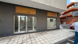 Lloguer Local Comercial a Avenida josé miguel galván bello 27. Local en el médano con gran visibilidad y excelente ubicación.