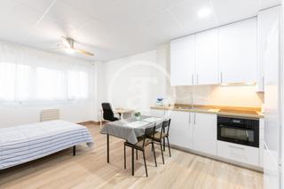 Rent Studio  Calle de san manuel. Estudio de alquiler temporal de 1 habitación y 1 baño en latina