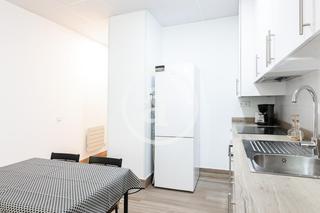 Miete Studiowohnung  Calle de san manuel. Estudio de alquiler temporal de 1 habitación y 1 baño en latina