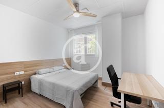 Lloguer Estudi  Calle de san manuel. Estudio de alquiler temporal de 1 habitación y 1 baño en latina