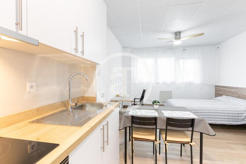 Foto ff9fd2bc-30bf-4ebc-b527-3ccc40c03317. Rent studio in calle de san manuel 3 in Aluche Madrid