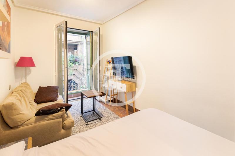 Foto b6e3f6f2-8658-4895-bb96-f2a903a24a8b. Miete studiowohnung in calle de velarde 18 in Universidad-Malasaña Madrid