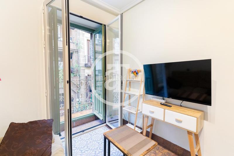 Foto 47b2f5e1-ceb6-4e85-ad40-4f946a208287. Rent studio in calle de velarde 18 in Universidad-Malasaña Madrid