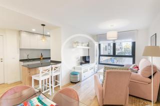 Lloguer Pis  Calle algete. Piso de alquiler temporal de 2 habitaciones y 2 baños con piscin