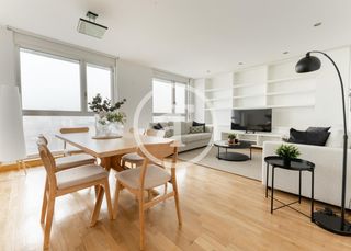 Rent Flat in Calle de dulce chacón 33. Piso de alquiler temporal de 3 habitaciones, 2 baños, piscina y