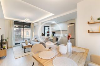 Location Appartement  Calle de alejandro ferrant. Piso de alquiler temporal de 2 habitaciones y 2 baños con terraz