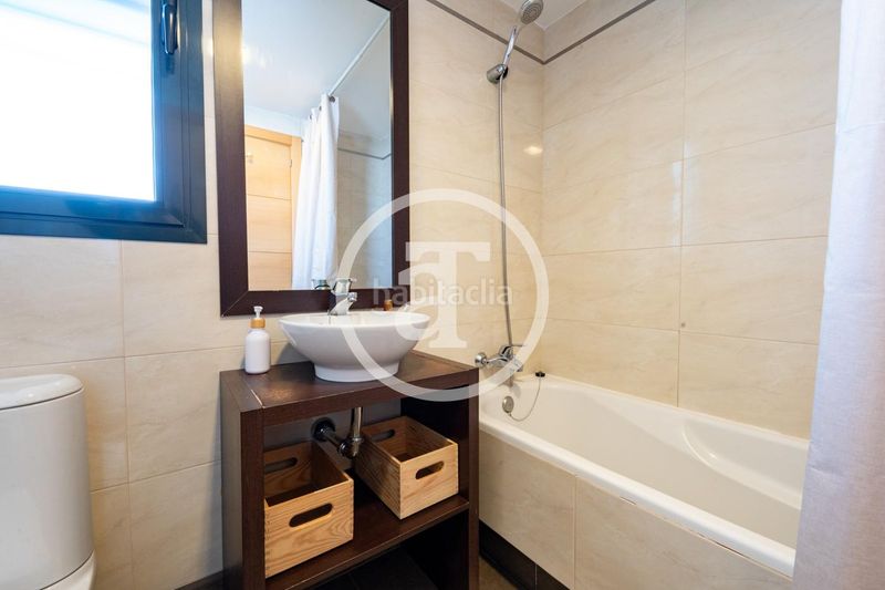 Foto 02cb61c2-bdd2-4e57-a428-00e18d37b662. Alquiler ático  de alquiler temporal de 2 habitaciones, 2 baños, terraza, piscina y parking en hortaleza en Madrid