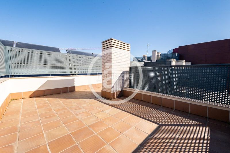 Foto 41162fd5-439d-456c-84c3-78a4dff030f3. Alquiler ático  de alquiler temporal de 2 habitaciones, 2 baños, terraza, piscina y parking en hortaleza en Madrid