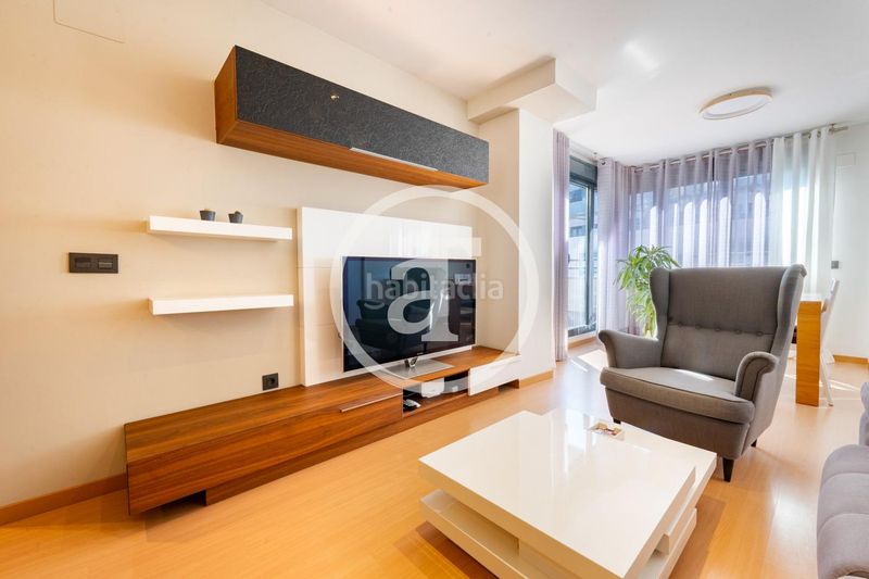 Foto 5da45f73-c5e7-4a1a-9d04-0439545f0df7. Alquiler ático  de alquiler temporal de 2 habitaciones, 2 baños, terraza, piscina y parking en hortaleza en Madrid