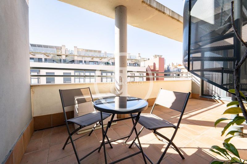 Foto 656fa185-77a5-44d4-8b2a-053919213d15. Alquiler ático  de alquiler temporal de 2 habitaciones, 2 baños, terraza, piscina y parking en hortaleza en Madrid