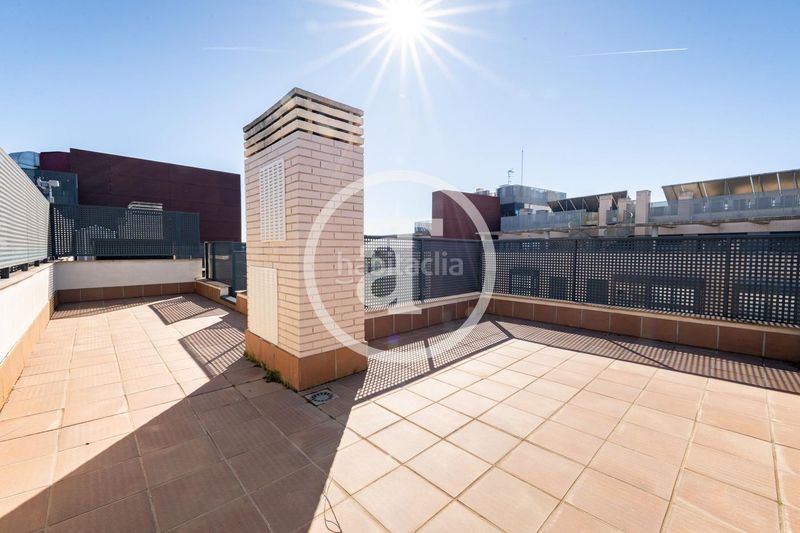 Foto 6eec8f3f-e169-48b3-b858-451d19a5079b. Alquiler ático  de alquiler temporal de 2 habitaciones, 2 baños, terraza, piscina y parking en hortaleza en Madrid