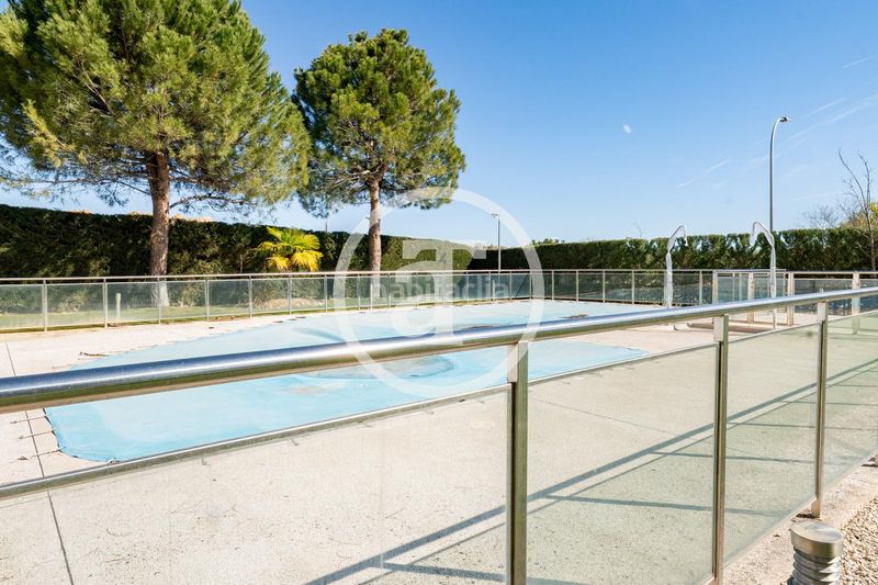 Foto 73a57a2b-9d41-4b7f-b19d-e69a109aa8c7. Alquiler ático  de alquiler temporal de 2 habitaciones, 2 baños, terraza, piscina y parking en hortaleza en Madrid