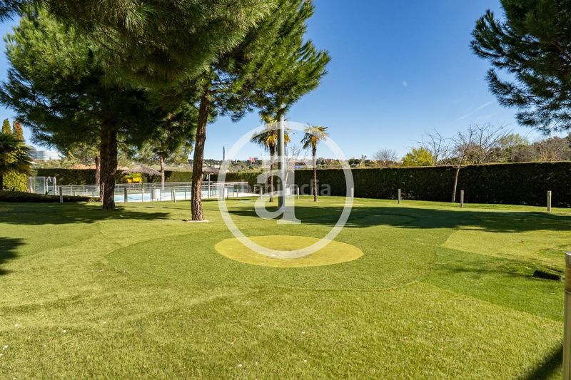 Foto 91010b3d-0b1a-407b-b3a7-4cb49b93d783. Alquiler ático  de alquiler temporal de 2 habitaciones, 2 baños, terraza, piscina y parking en hortaleza en Madrid