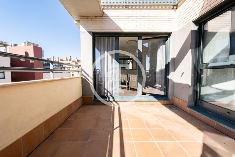 Foto 92d7bbd3-2d23-41d0-99d6-586d9ff9347c. Alquiler ático  de alquiler temporal de 2 habitaciones, 2 baños, terraza, piscina y parking en hortaleza en Madrid