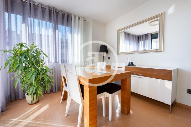 Foto a377f6a7-86b9-41b2-8f9c-8d001ea15ac2. Alquiler ático  de alquiler temporal de 2 habitaciones, 2 baños, terraza, piscina y parking en hortaleza en Madrid