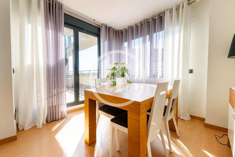 Foto e2ea33f2-6ac1-4cb2-8385-fc3104be2c6d. Alquiler ático  de alquiler temporal de 2 habitaciones, 2 baños, terraza, piscina y parking en hortaleza en Madrid