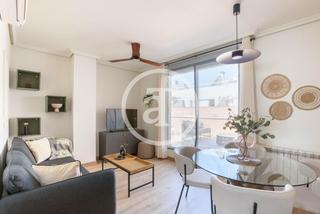 Lloguer Àtic  C. de andrés obispo. Ático de alquiler temporal de 1 habitación y 1 baño con amplia t
