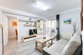 Miete Etagenwohnung  Calle de seseña. Piso de alquiler temporal de 3 habitaciones y 1 baño en latina