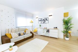 Lloguer Pis  Plaza las fraguas. Piso de alquiler temporal de 2 habitaciones y 2 baños en finca c