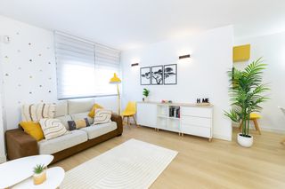 Location Appartement  Plaza las fraguas. Piso de alquiler temporal de 2 habitaciones y 2 baños en finca c