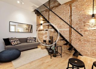 Rent Duplex  Calle del marqués de santa ana. Ático dúplex de alquiler temporal de 2 habitaciones y 1 baño en