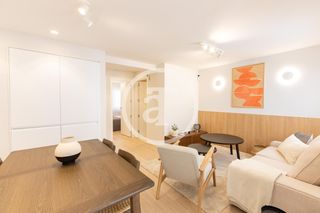 Location Appartement  Calle de oropéndola. Piso de alquiler temporal de 3 habitaciones, 2 baños y balcón ju