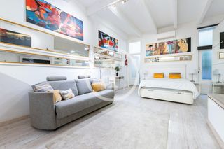 Location Studio  Calle de arrieta. Estudio de alquiler temporal con patio privado junto al palacio