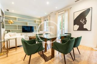 Lloguer Pis  Calle alcalá. Piso de alquiler temporal de 2 habitaciones y 2 baños con estudi