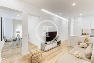 Location Appartement  Calle de rafael de riego. Piso de alquiler temporal de 2 habitaciones y baño a un paso de
