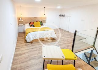 Lloguer Dúplex  Calle del calvario. Dúplex de alquiler temporal de 1 habitación y 1 baño en el centr
