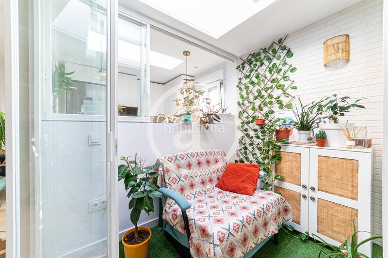 Foto 80f5ba57-4245-42c8-b96e-5d06d0b2be1e. Alquiler piso  de alquiler temporal de 2 habitaciones y terraza privada en Valdeacederas en Madrid