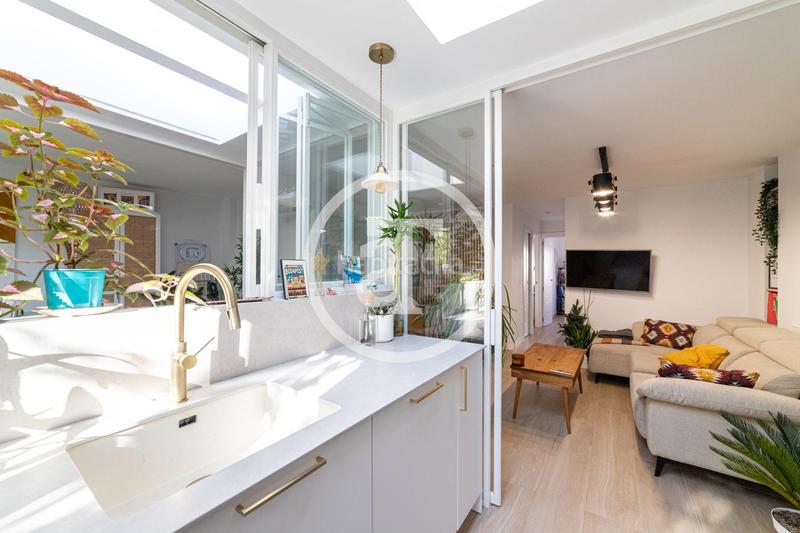 Foto a93c06bf-5aa1-4d7c-bd16-4467f02ef1e8. Alquiler piso  de alquiler temporal de 2 habitaciones y terraza privada en Valdeacederas en Madrid
