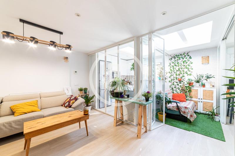 Foto aed07de7-112a-445e-92ed-d82f4429f805. Alquiler piso  de alquiler temporal de 2 habitaciones y terraza privada en Valdeacederas en Madrid