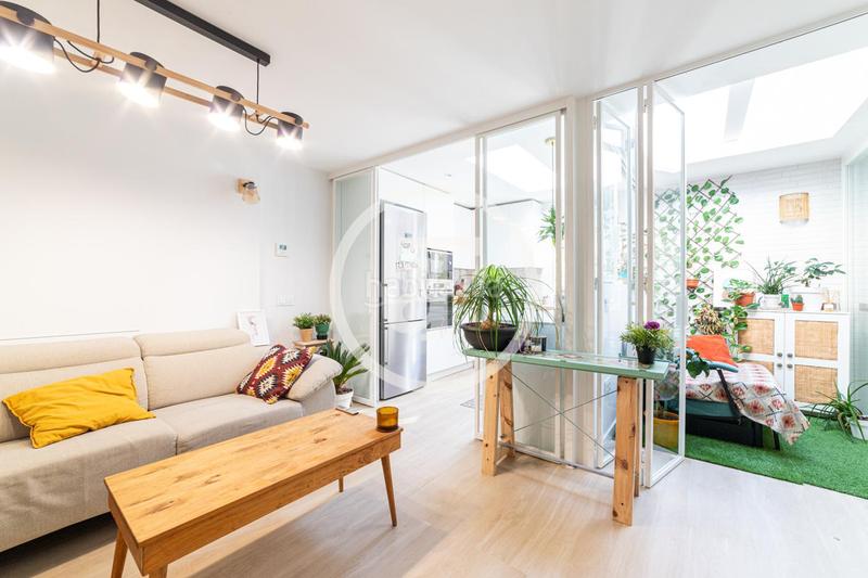 Foto 05d59fe9-52e9-4a45-88cf-70020704d8b0. Rent flat with parking in Valdeacederas Madrid