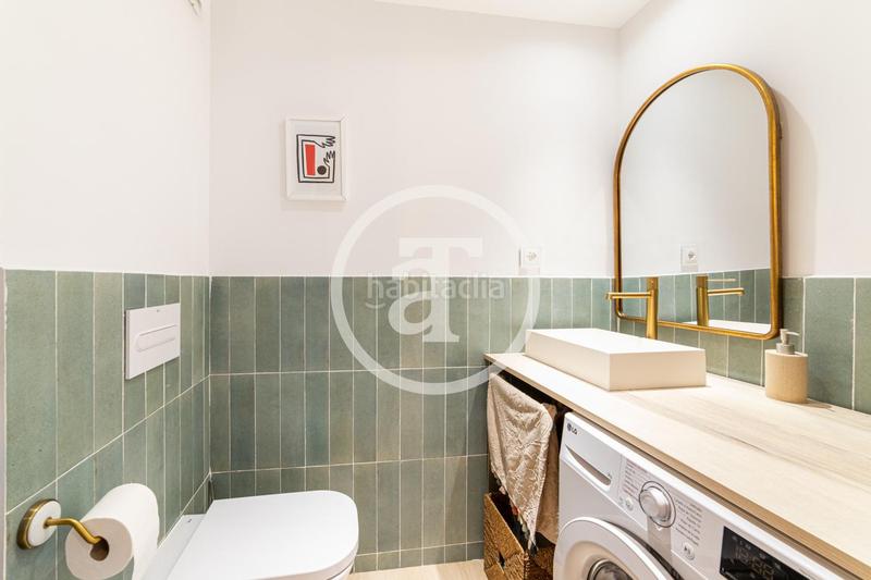Foto 781c2970-9f38-476c-8eba-0458f84feed4. Rent flat with parking in Valdeacederas Madrid
