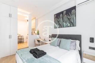 Miete Studiowohnung  Calle de barbieri. Estudio de alquiler temporal de 1 habitación y baño en chueca  j