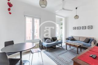 Rent Flat  Calle del divino pastor. Piso de alquiler temporal de 2 habitaciones y 1 baño en el centr