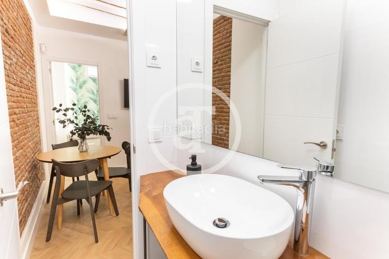 Foto efc5f50b-750b-4592-874b-cf052c023a95. Alquiler piso  de alquiler temporal de 2 habitaciones y 2 baños en justicia chueca en Madrid