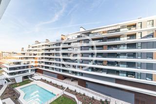Alquiler Piso  C. de alejandro dumas. Piso de alquiler temporal de 2 habitaciones y 2 baños con piscin