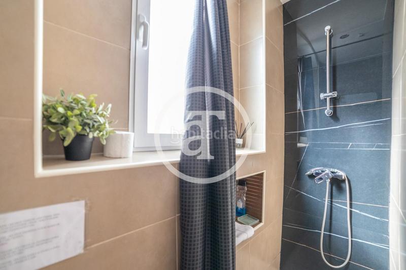 Foto f7c963f3-e59a-400c-9ad5-0a547b0275ff. Affitto appartamento in calle del sombrerete 1 in Madrid