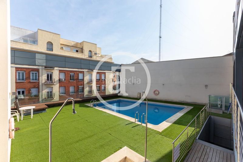 Alquiler Piso  en  Calle sebastián elcano 32. Piso de alquiler temporal tipo loft de 1 habitación y 1 baño con