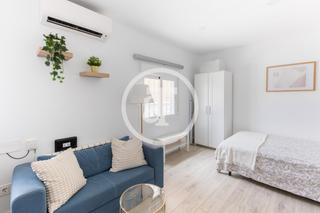 Lloguer Pis  Clara del rey. Ático de alquiler temporal tipo estudio con baño en chamartín