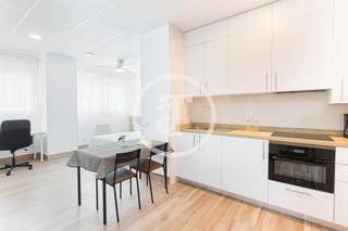 Location Studio  Calle de san manuel. Estudio de alquiler temporal de 1 habitación y 1 baño en latina