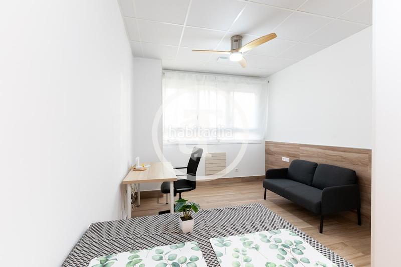 Foto 830f7685-a02b-4b8a-abfb-b010ed8b26a6. Rent flat in calle de san manuel 3 in Aluche Madrid